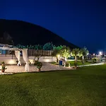 Hotell Akroyiali 2*