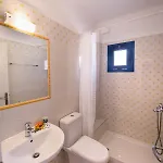 Akroyiali Hotell 2*