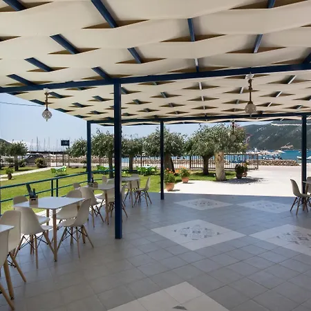 Akroyiali 2* Vasiliki (Lefkada)